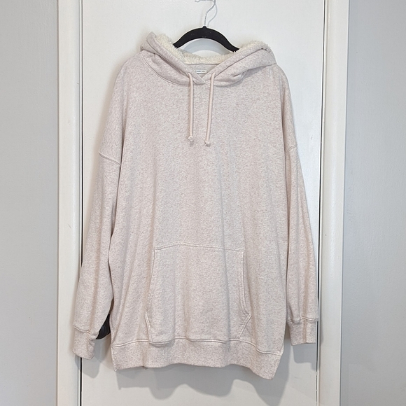 American Eagle Outfitters Tops - American Eagle Oversized Sherpa Hoodie